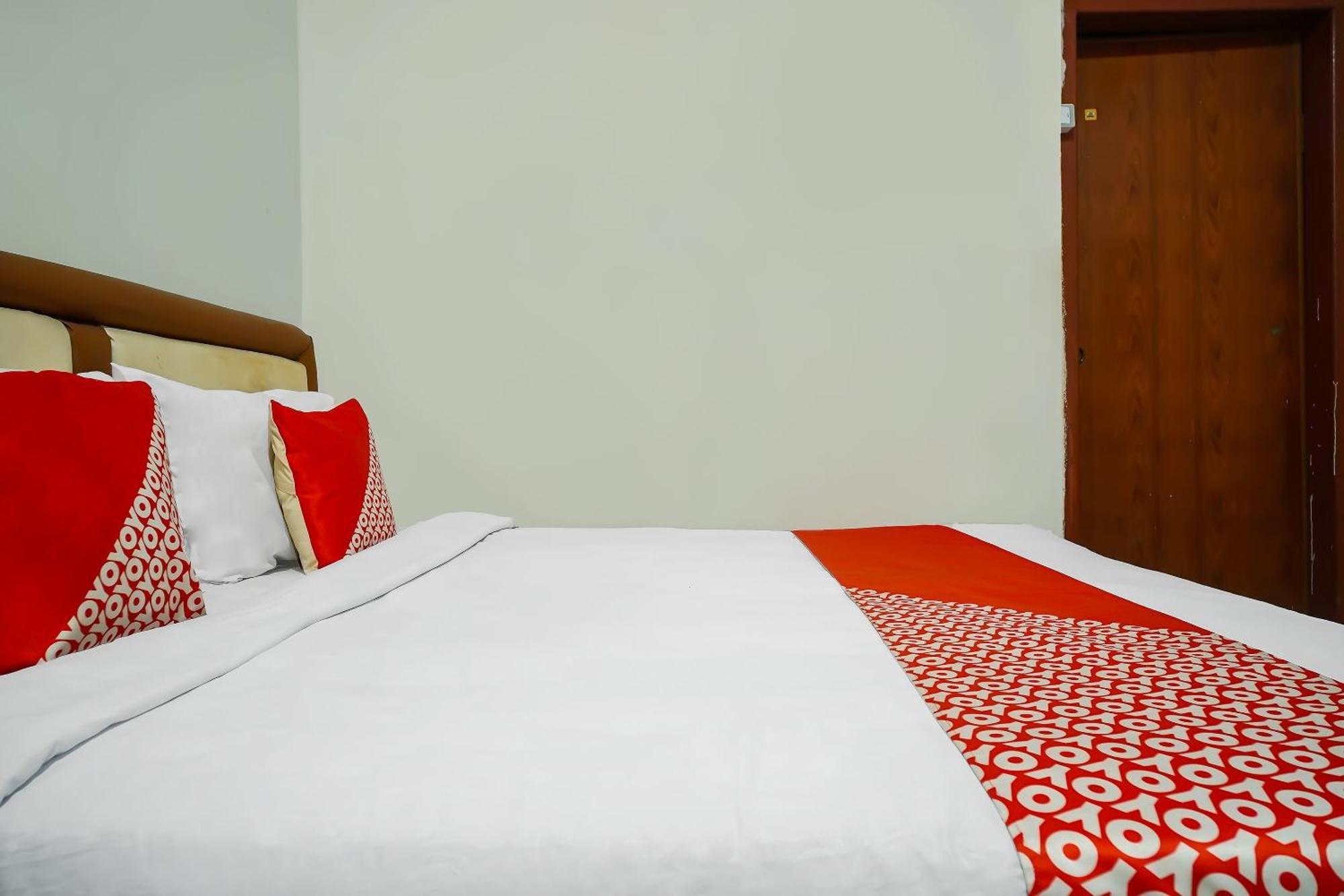 Oyo 92577 Hotel Sidikalang Near Kejaksaan Negeri Dairi Exterior foto
